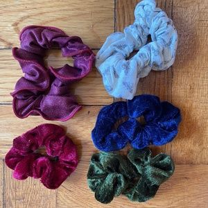 5 scrunchies